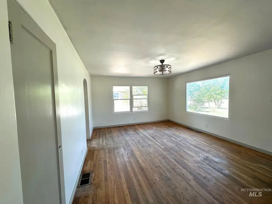 264 SW 10th Ave, Ontario, OR 97914 - #3