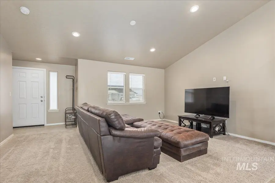 1512 White Fish Lake St, Caldwell, ID 83607 - #3