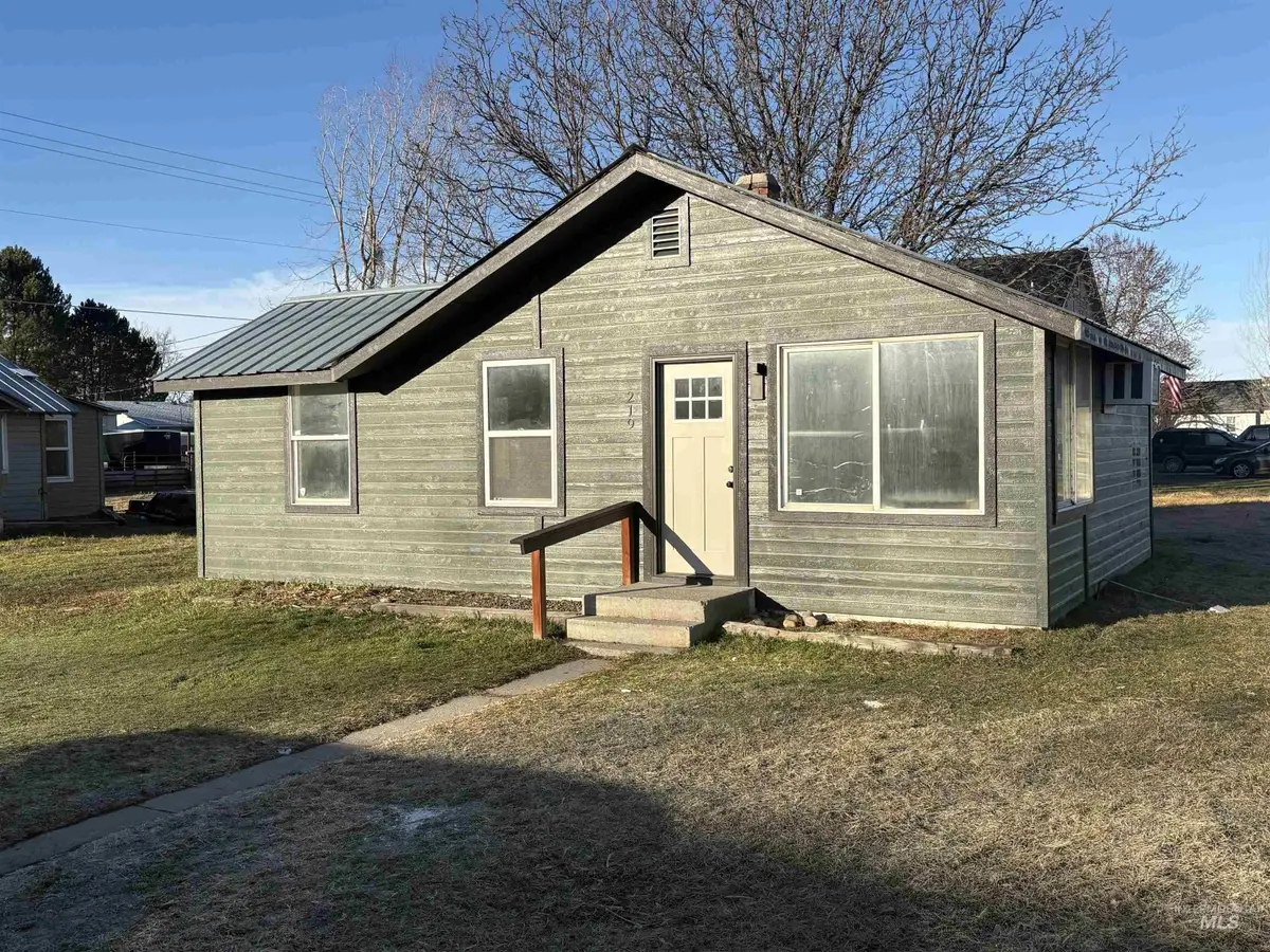 219 N 4th St, Homedale, ID 83628 - #1
