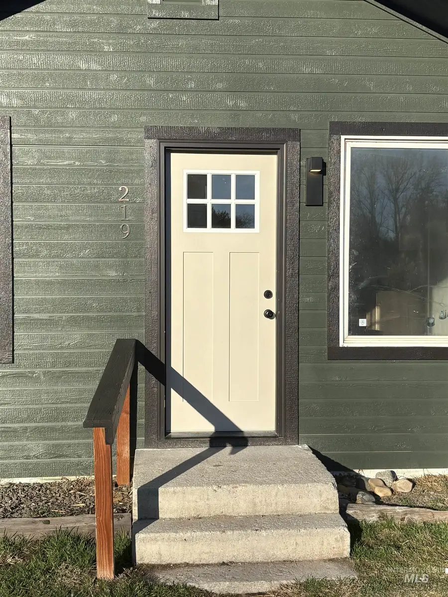 219 N 4th St, Homedale, ID 83628 - #3