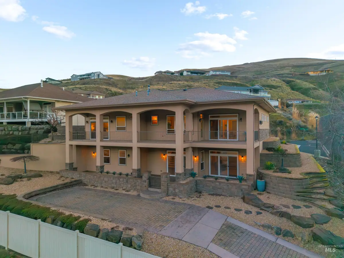 31 Riverpoint Dr, Asotin, WA 99402 - #1