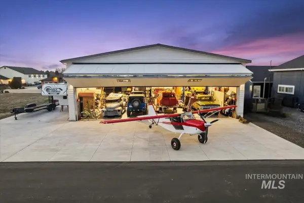 21301 Cessna Ct, Greenleaf, ID 83626