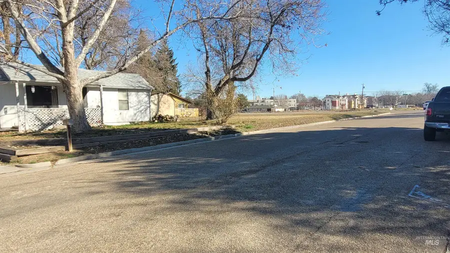 1415 E Oak St, Caldwell, ID 83605 - #2