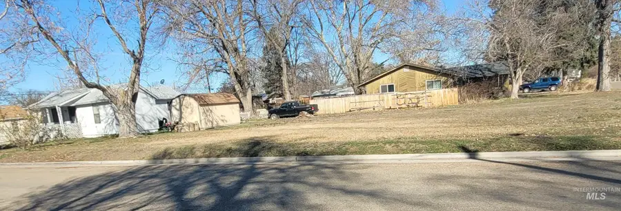 1415 E Oak St, Caldwell, ID 83605 - #3