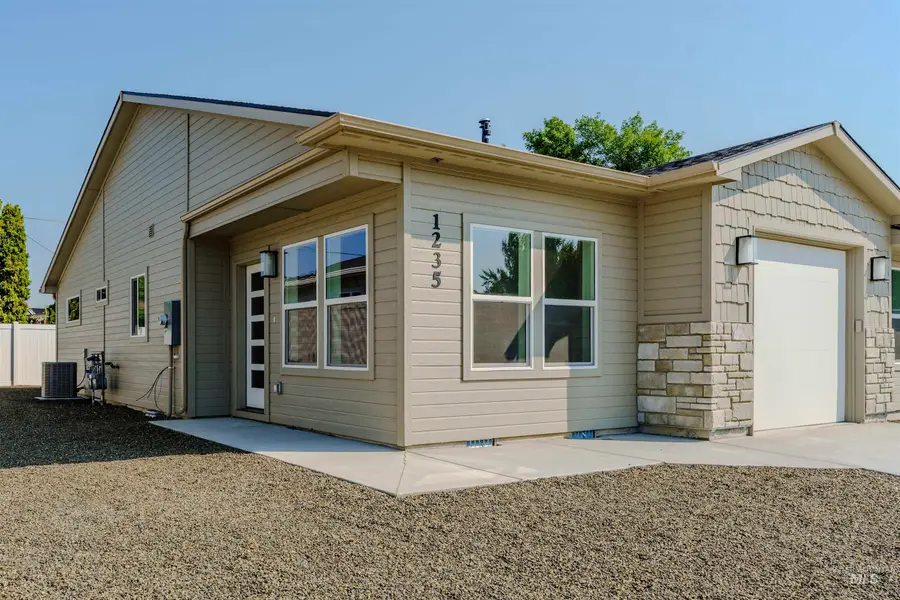 1235 Phillips Circle, Ontario, OR 97914 - #2