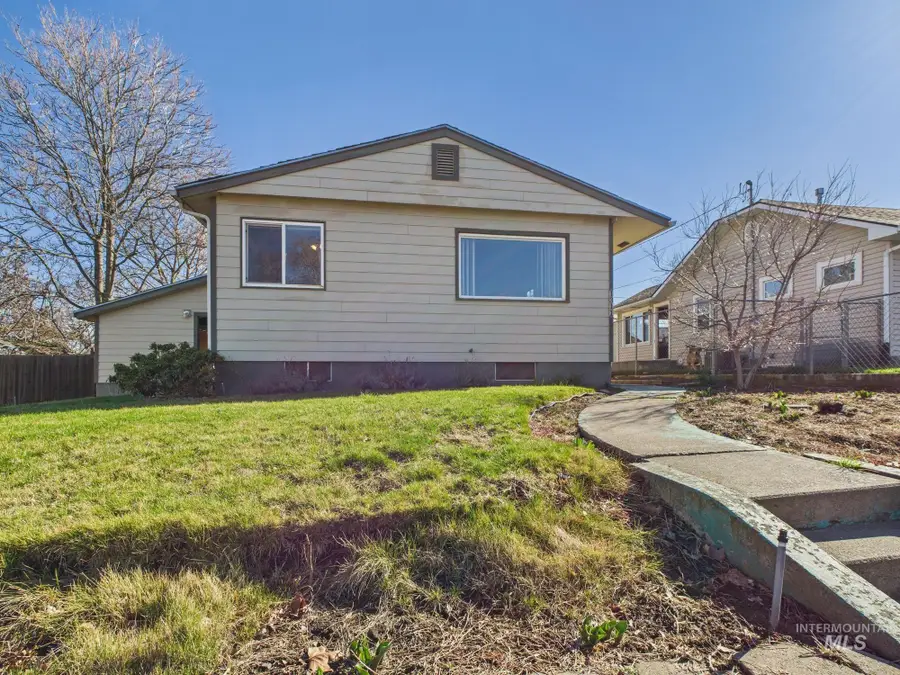 1311 17th St, Lewiston, ID 83501 - #2
