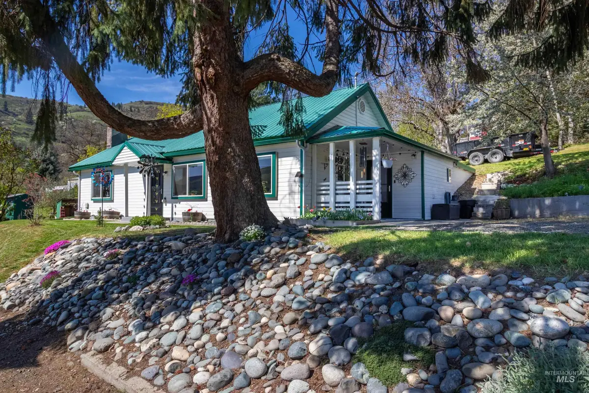 305 3rd Street, Juliaetta, ID 83535 - #1