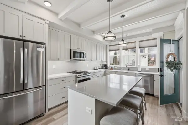 127 Mathie, Eagle, ID 83616