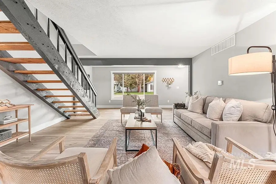 670 S Berwick Dr, Boise, ID 83706 - #3