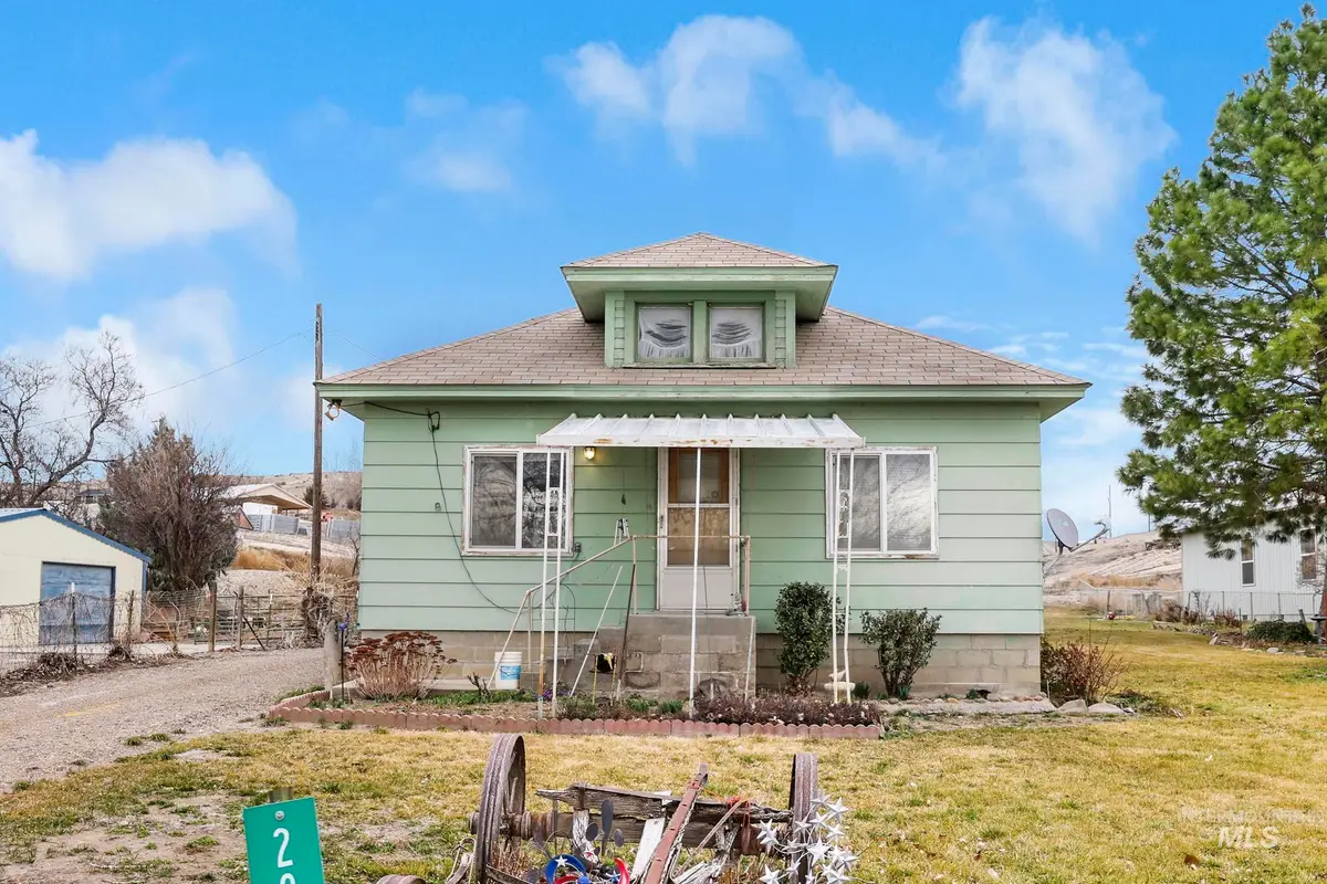 28572 Hyde Ave, Bruneau, ID 83604 - #1