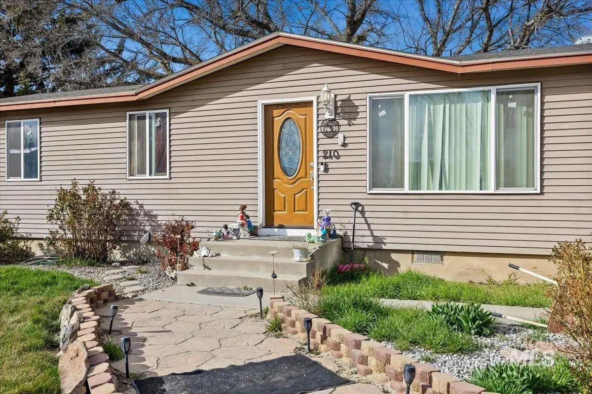 210 5th Ave, Wendell, ID 83355 - #1