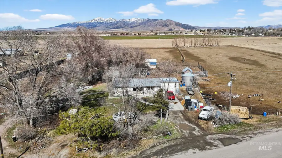 1044 W Samaria Ln, Malad City, ID 83252 - #2