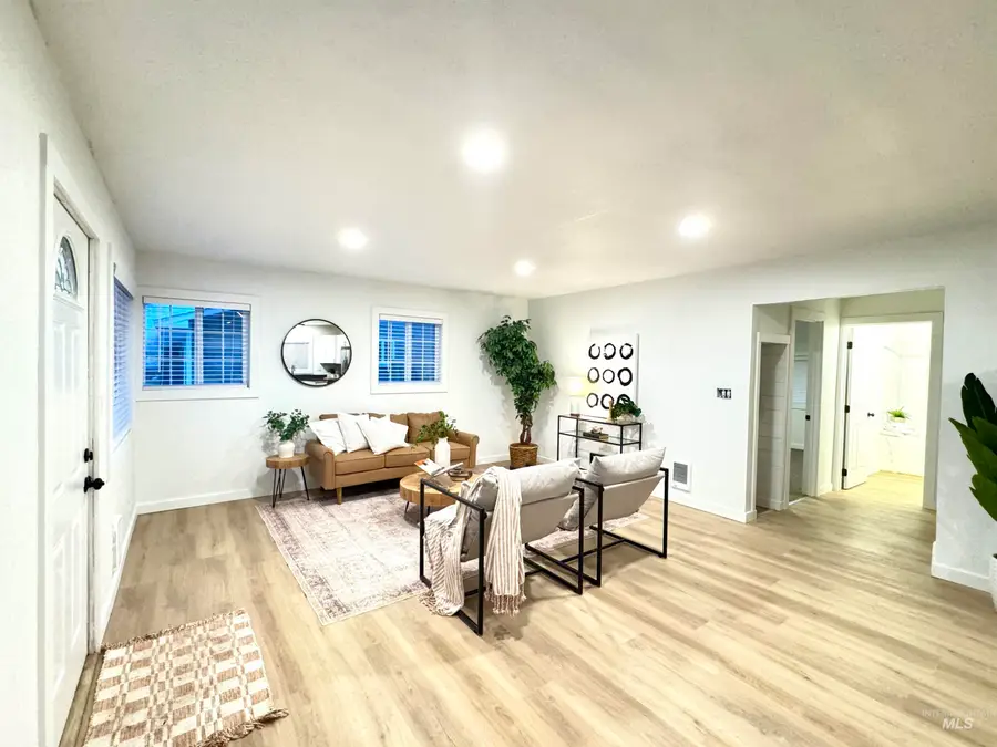 204 E Idaho St, Paul, ID 83347 - #2