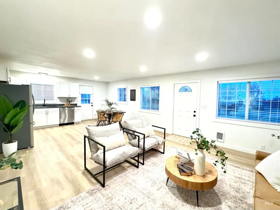 204 E Idaho St, Paul, ID 83347 - #3