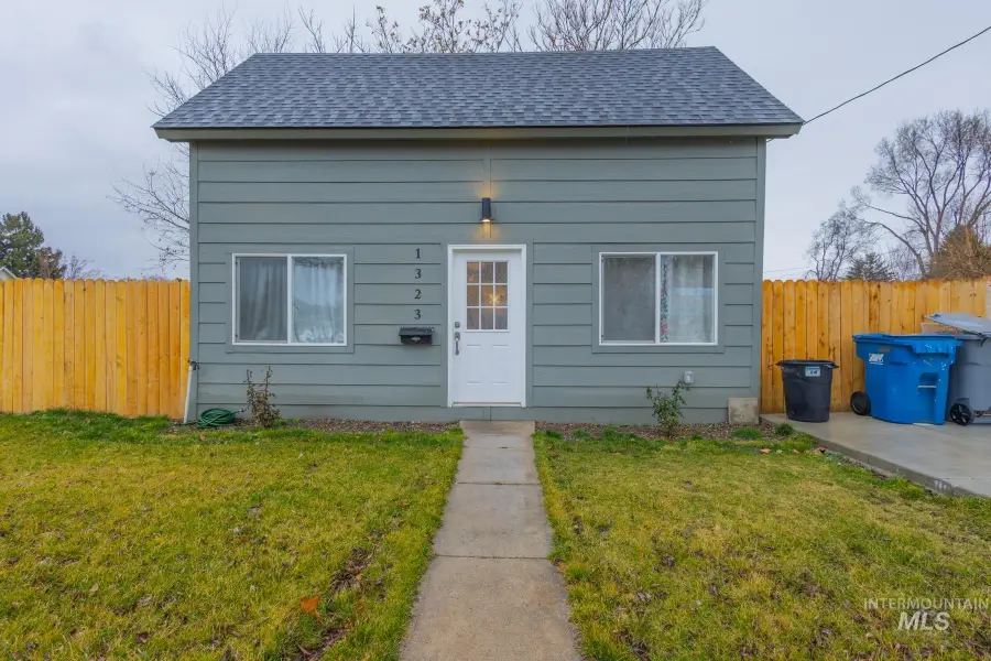 1323 S 11th St, Nampa, ID 83651 - #2