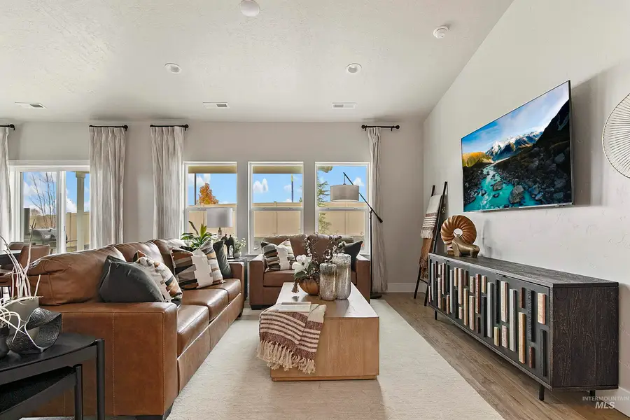 1575 SW Silverstone Ave, Mountain Home, ID 83647 - #3