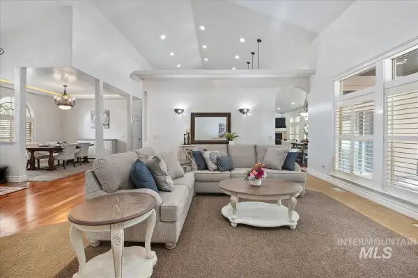 3129 S Silvertip Ln, Meridian, ID 83642