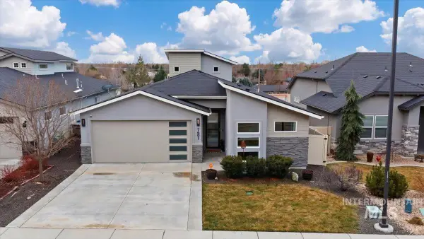 7691 W Hill Rd, Boise, ID 83714