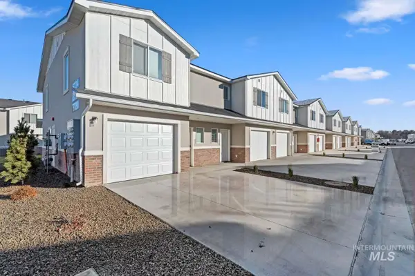 5688 E Surfers Point Ln, Nampa, ID 83687