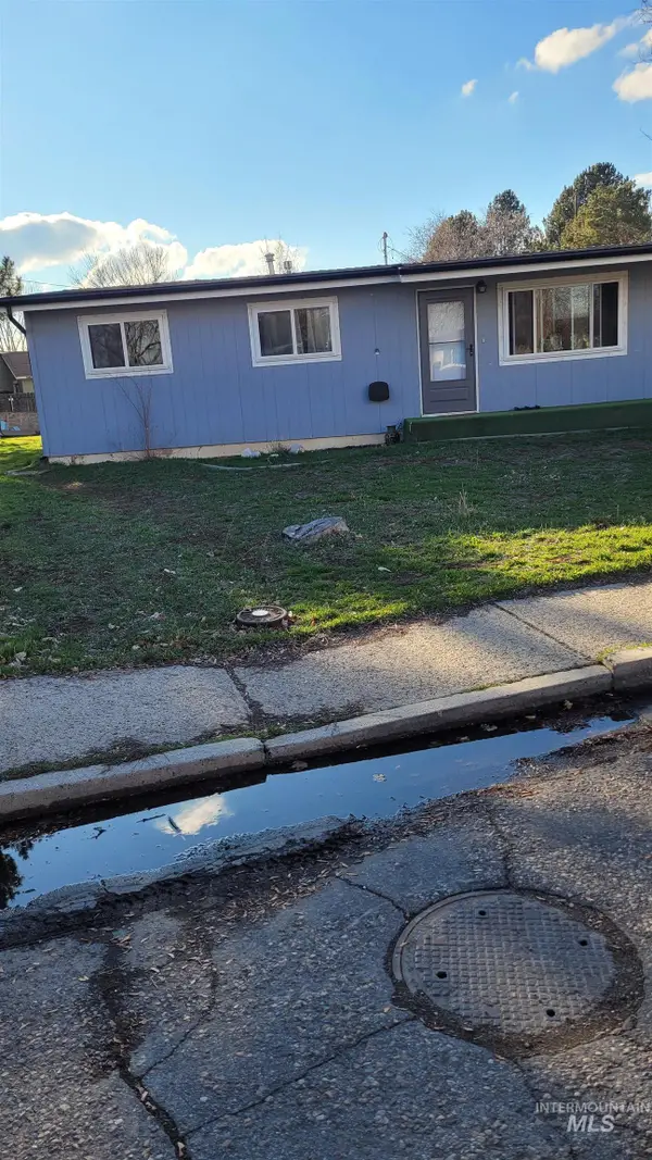 413 N 4th W, Mountain Home, ID 83647