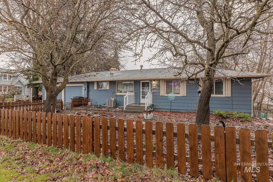 914 Orchard Ave, Moscow, ID 83843 - #2