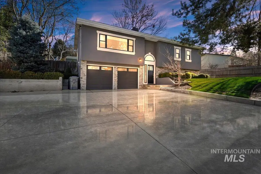 5320 W Hill Rd, Boise, ID 83703 - #2