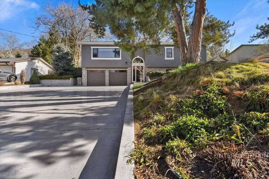 5320 W Hill Rd, Boise, ID 83703 - #3