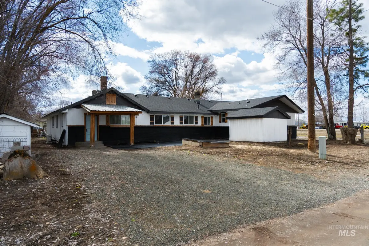 385/383 Bass St., Ontario, OR 97914 - #1