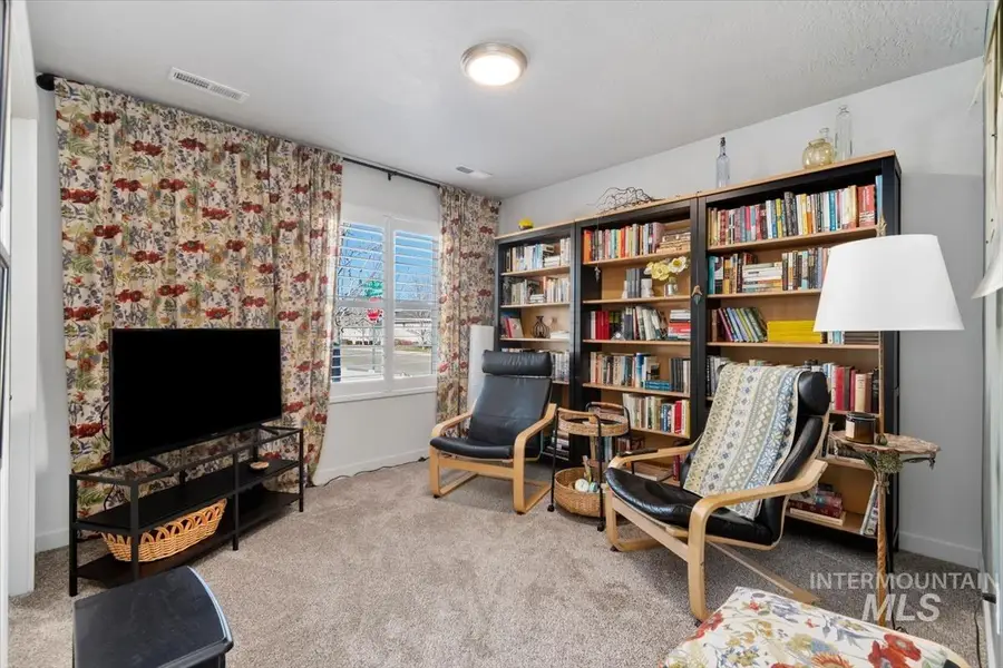 238 S Riggs Spring Ave, Meridian, ID 83642 - #3