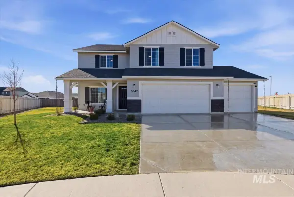 1047 SW Sparrow Pl, Mountain Home, ID 83647