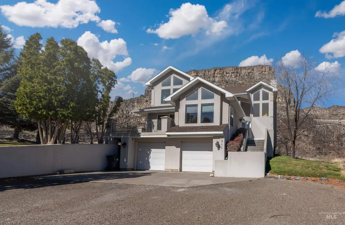 711 Falls View Dr, Twin Falls, ID 83301 - #1
