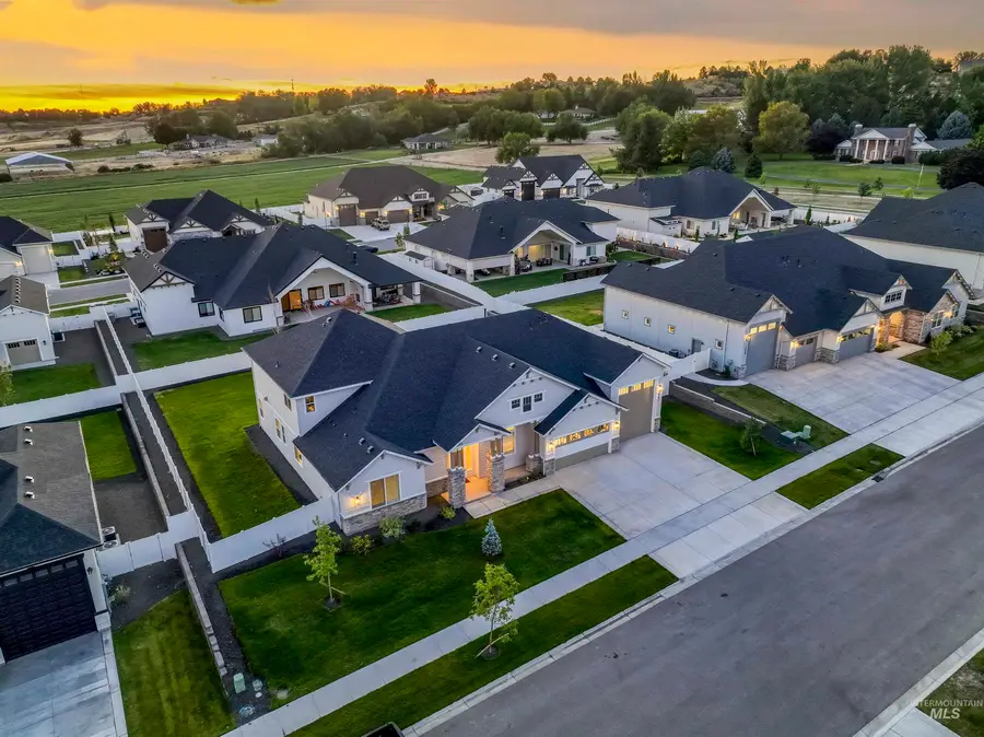 2941 N Staghaven Ave, Star, ID 83669 - #2