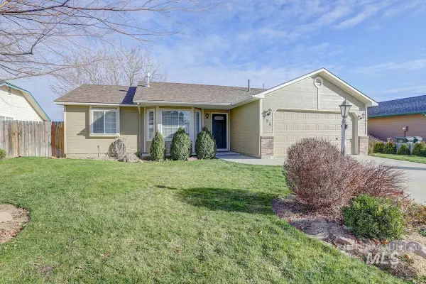 998 E Chateau Dr, Meridian, ID 83646