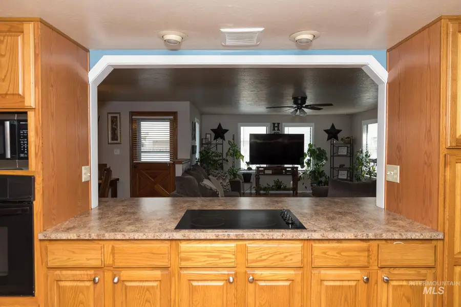 591 NW 11th St, Ontario, OR 97914 - #3