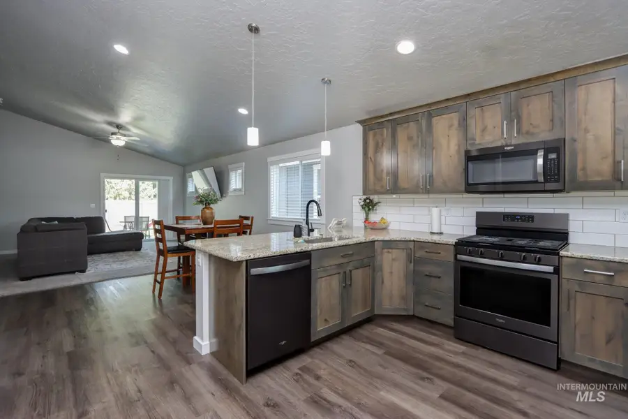 204 Crimson Cir E, Fruitland, ID 83619 - #2