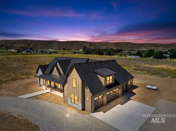 6677 Sophie Lane, Emmett, ID 83617