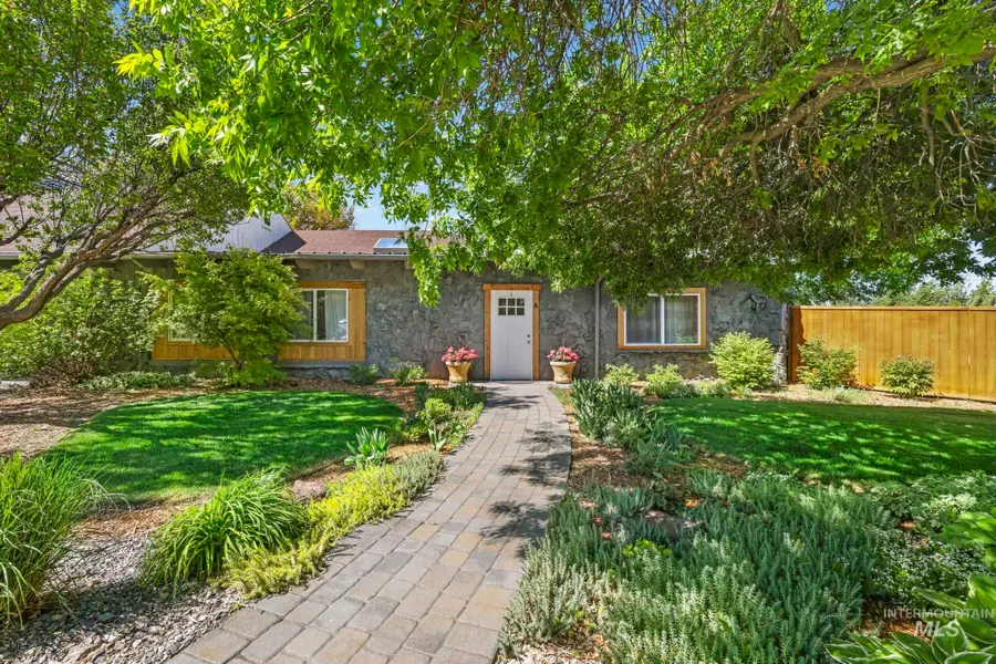 564 S Blue Lakes Blvd, Twin Falls, ID 83301 - #2