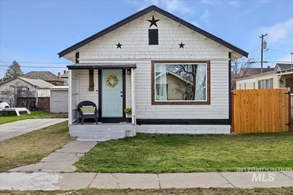 326 Montana Street, Gooding, ID 83330