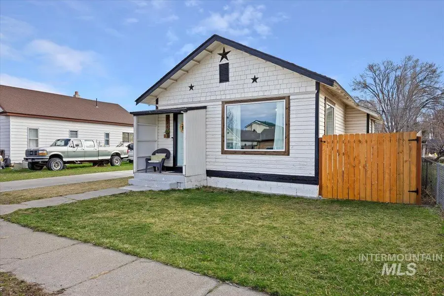 326 Montana Street, Gooding, ID 83330 - #2