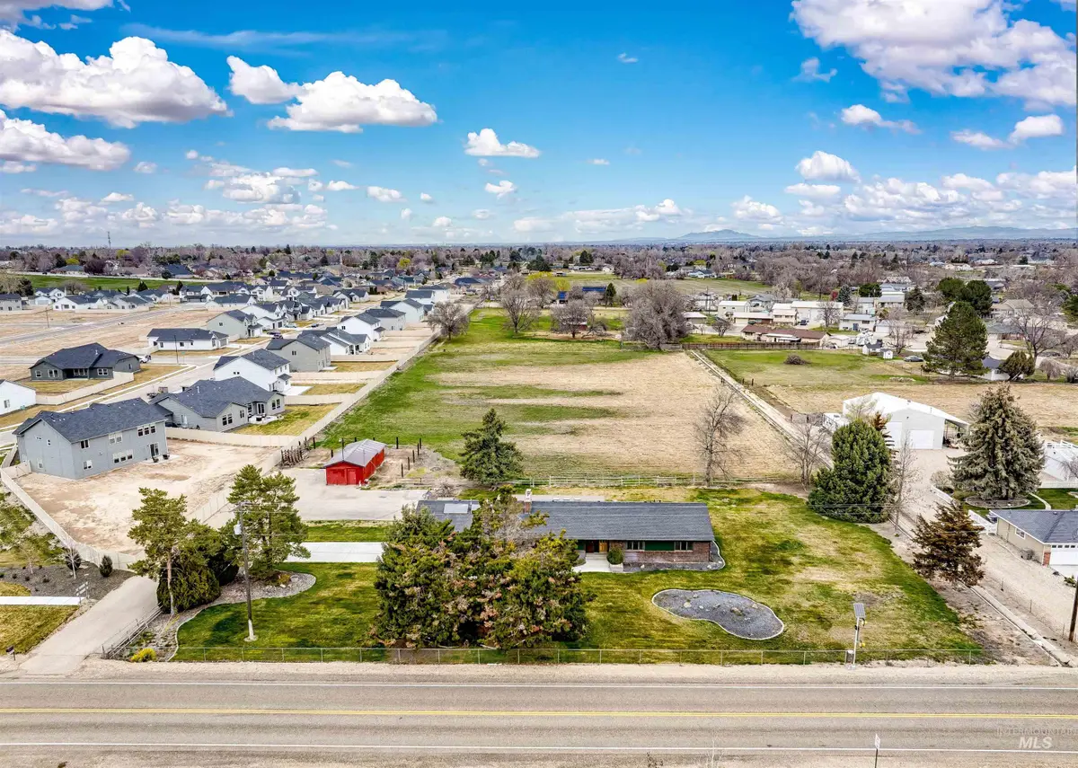 1124 E Lewis Ln, Nampa, ID 83686 - #1
