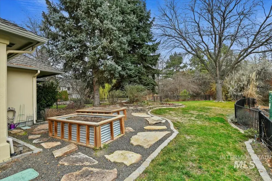 5280 N Lakemont Ln, Garden City, ID 83714 - #2