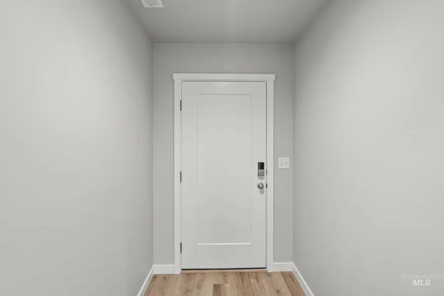 812 NE Trailridge St, Mountain Home, ID 83647 - #2