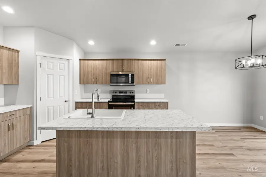 812 NE Trailridge St, Mountain Home, ID 83647 - #3