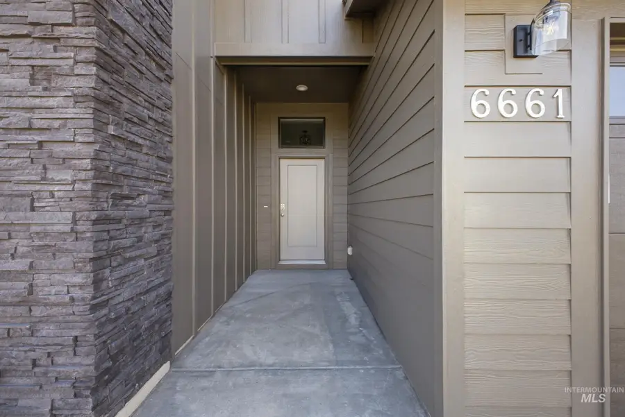 6661 W Redwood Creek Dr, Meridian, ID 83646 - #2