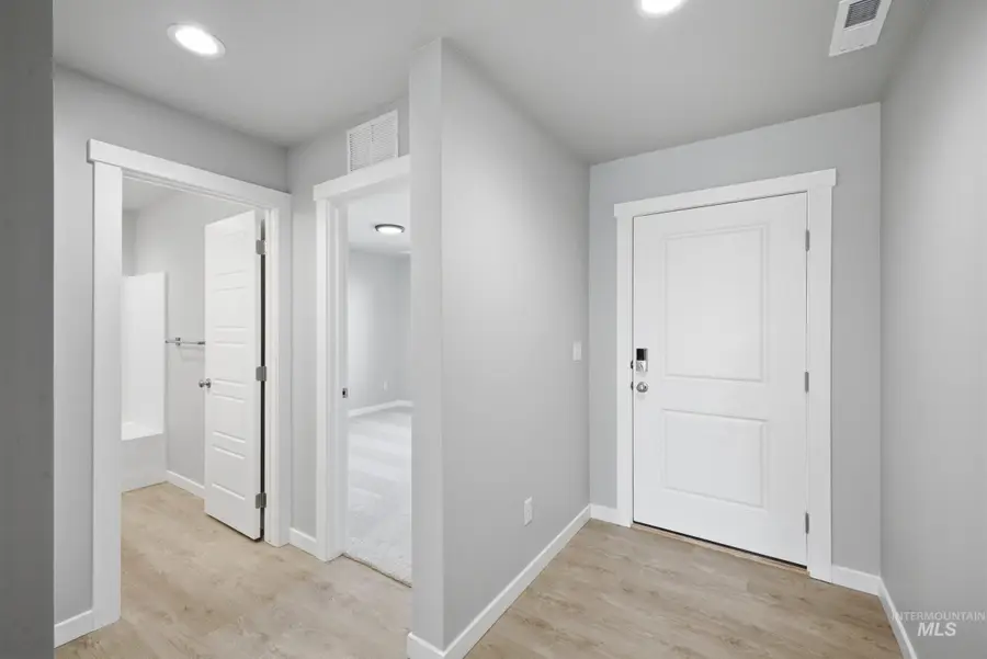 6643 W Redwood Creek Dr, Meridian, ID 83646 - #2