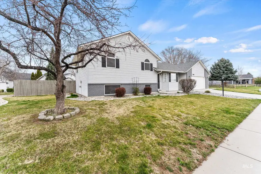 3892 E Eisenhower Dr, Meridian, ID 83642 - #2