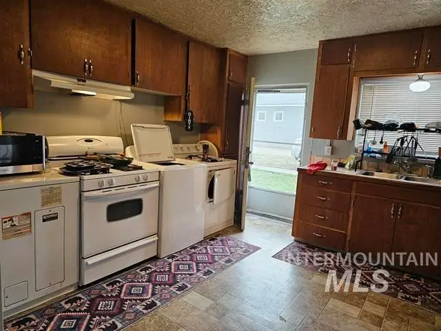 918 N 11th St, Payette, ID 83661 - #2