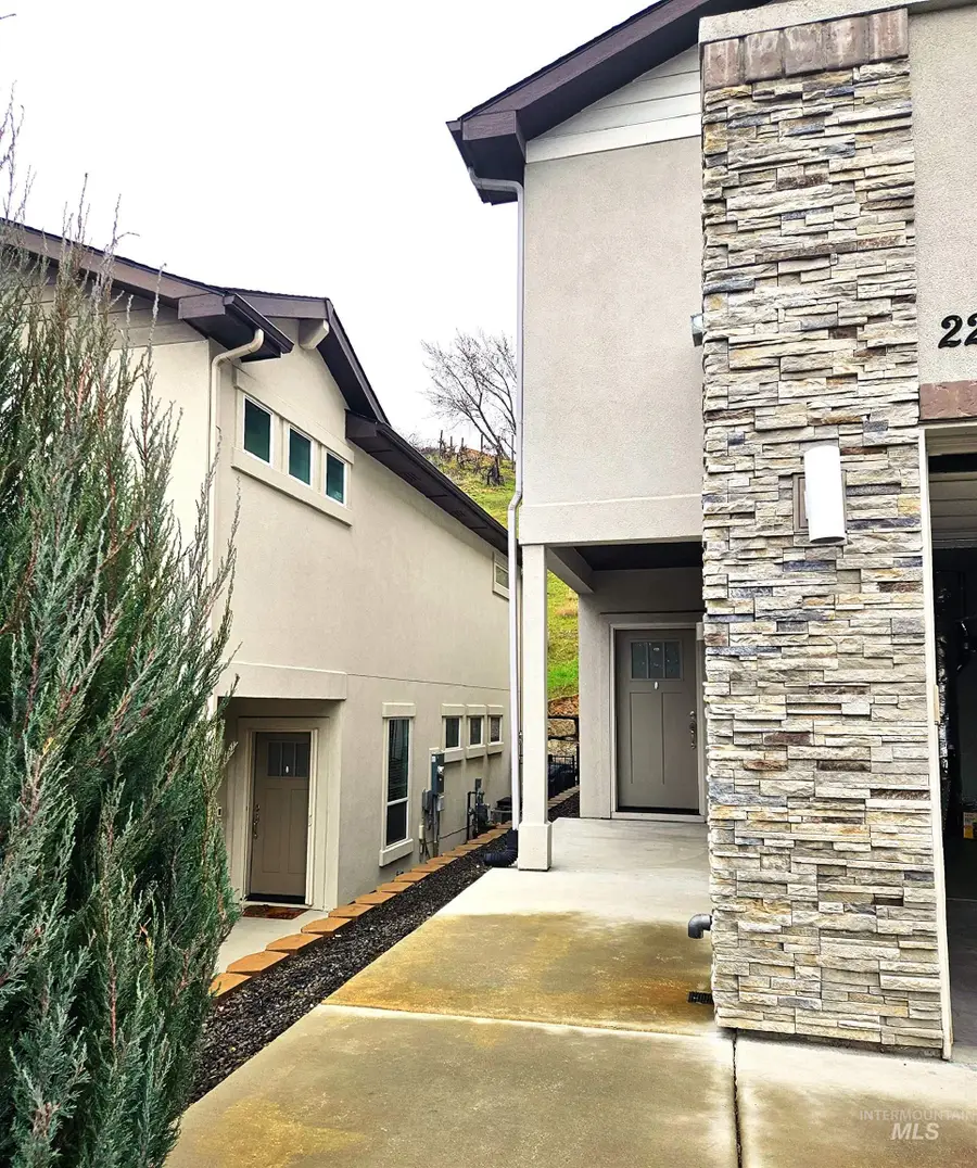 2240 W Terrace Ln, Boise, ID 83702 - #3