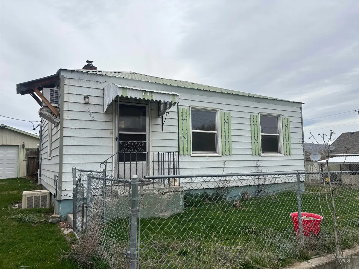 645 E 3rd St, Huntington, OR 97907 - #1