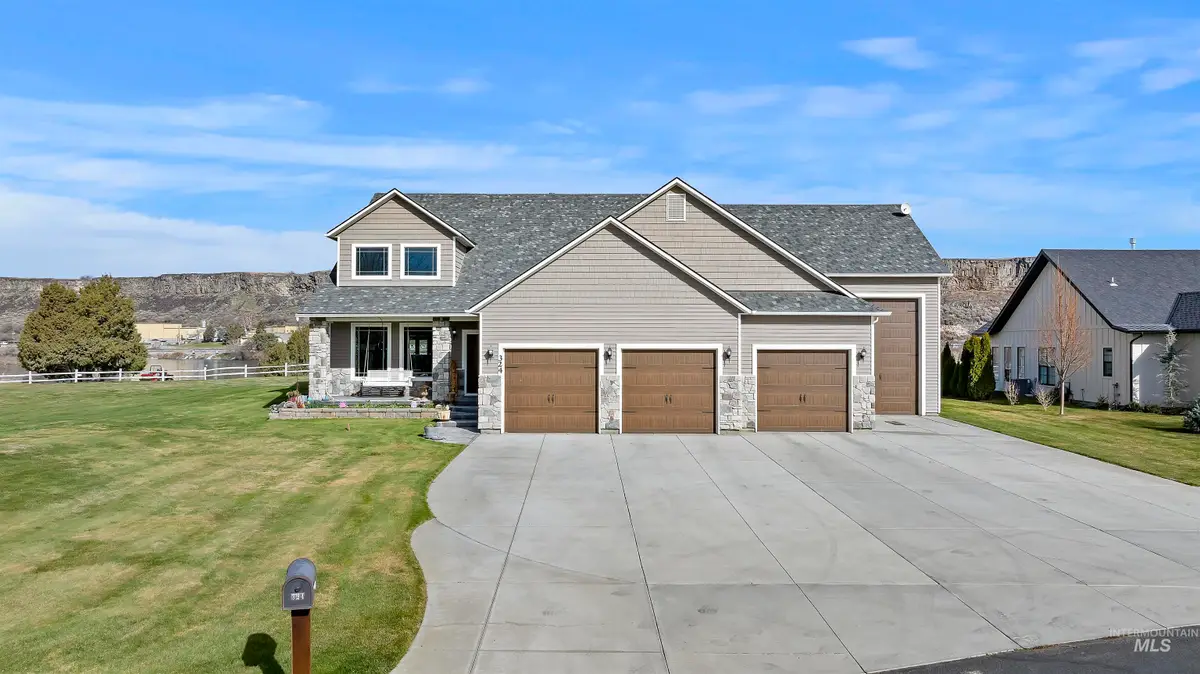 324 Clear Lake Ln, Buhl, ID 83316 - #1
